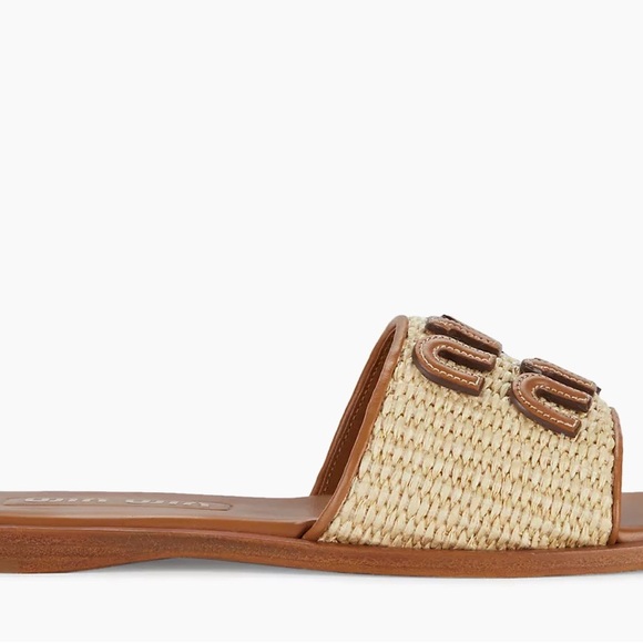 Crafted of ultra-luxe raffia, Miu Miu slides - Picture 7 of 8